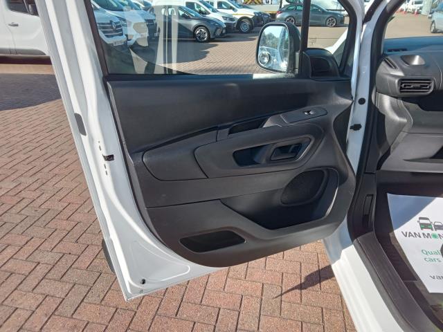2022 Peugeot Partner 1000 1.5 Bluehdi 100 Professional Premium Van (NV71XBT) Image 25