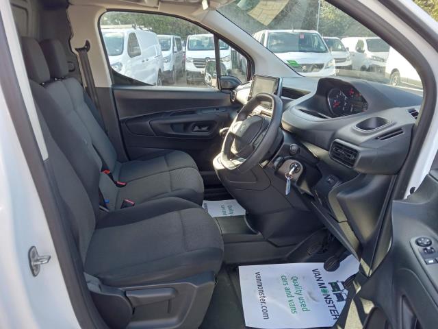2022 Peugeot Partner 1000 1.5 Bluehdi 100 Professional Premium Van (NV71XBT) Image 27