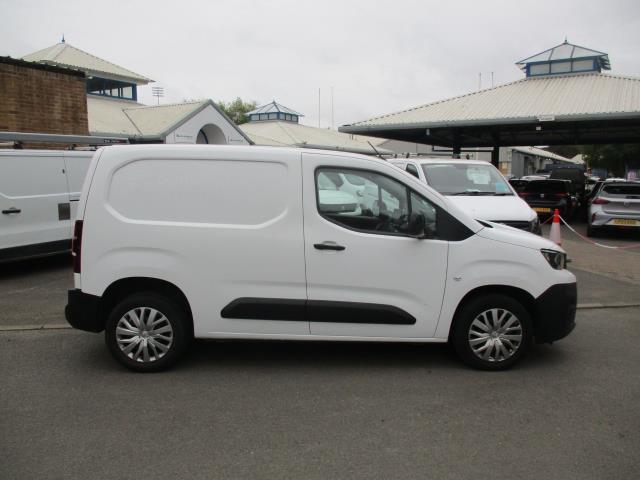 2022 Peugeot Partner 1000 1.5 Bluehdi 100 Professional Premium Van (NV71XCG) Image 3