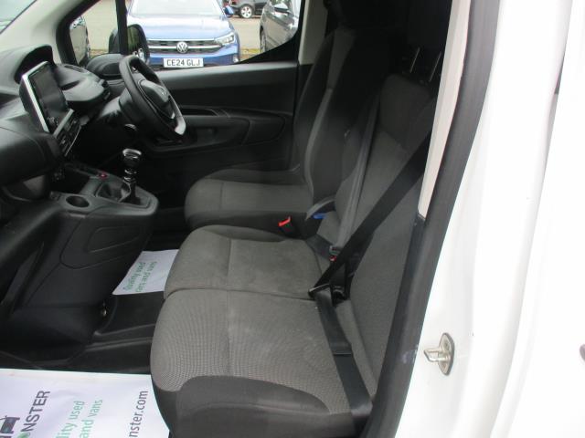 2022 Peugeot Partner 1000 1.5 Bluehdi 100 Professional Premium Van (NV71XCG) Image 27