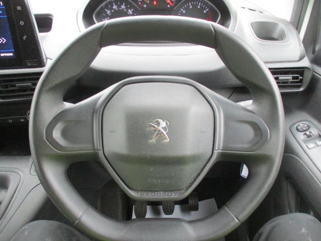 2022 Peugeot Partner 1000 1.5 Bluehdi 100 Professional Premium Van (NV71XCG) Image 16
