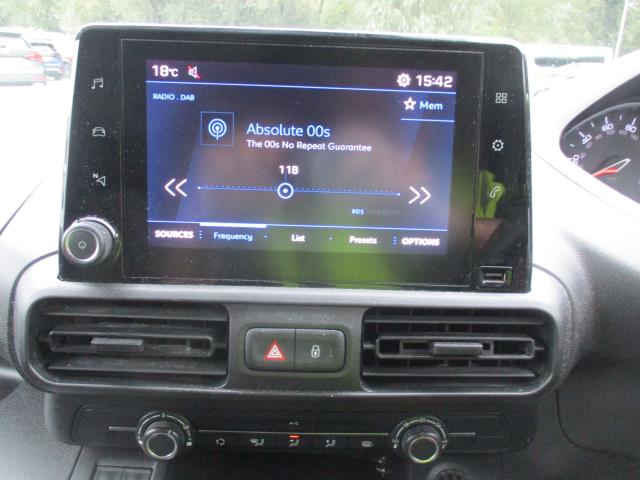 2022 Peugeot Partner 1000 1.5 Bluehdi 100 Professional Premium Van (NV71XCG) Image 22