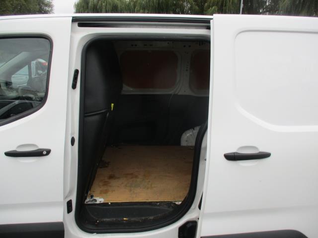 2022 Peugeot Partner 1000 1.5 Bluehdi 100 Professional Premium Van (NV71XCG) Image 28