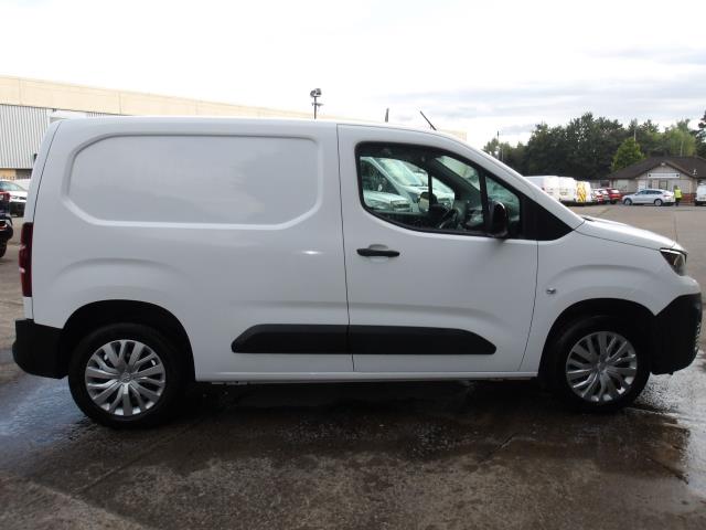 2022 Peugeot Partner 1000 1.5 Bluehdi 100 Professional Premium Van (NV71XCP) Image 9