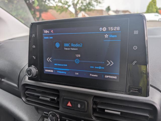 2022 Peugeot Partner 1000 1.5 Bluehdi 100 Professional Premium Van (70 MPH SPEED LIMITER) (NV71XDJ) Image 40