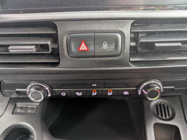 2022 Peugeot Partner 1000 1.5 Bluehdi 100 Professional Premium Van (70 MPH SPEED LIMITER) (NV71XDJ) Image 32