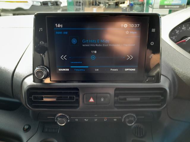 2022 Peugeot Partner 1000 1.5 Bluehdi 100 Professional Premium Van (NV71XEK) Image 18