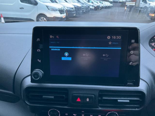 2022 Peugeot Partner 1000 1.5 Bluehdi 100 Professional Premium Van (NV71XEN) Image 20