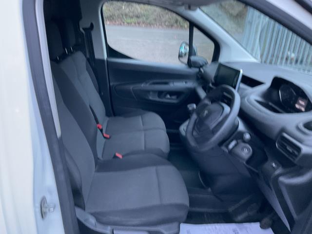 2022 Peugeot Partner 1000 1.5 Bluehdi 100 Professional Premium Van (NV71XEN) Image 16