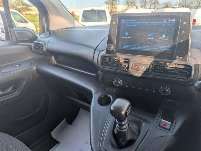 2022 Peugeot Partner 1000 1.5 Bluehdi 100 Professional Premium Van (NV71XGO) Image 26