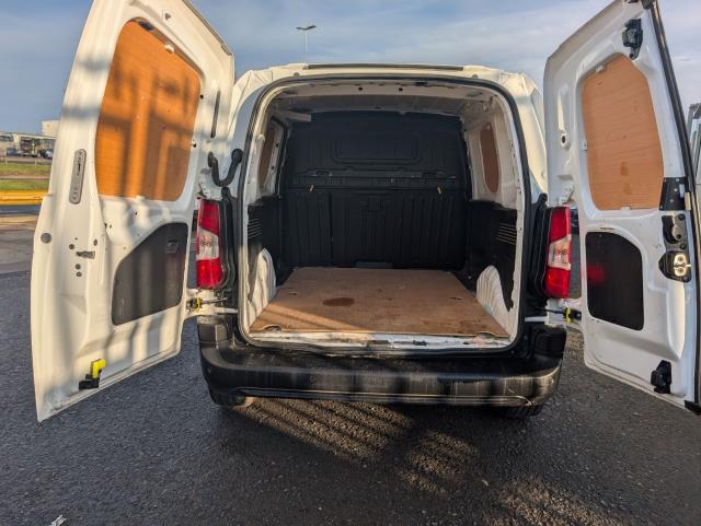2022 Peugeot Partner 1000 1.5 Bluehdi 100 Professional Premium Van (NV71XGO) Image 11