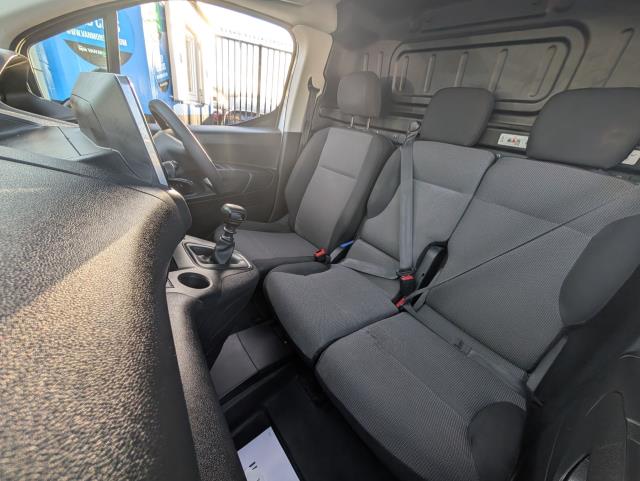 2022 Peugeot Partner 1000 1.5 Bluehdi 100 Professional Premium Van (NV71XGO) Image 16