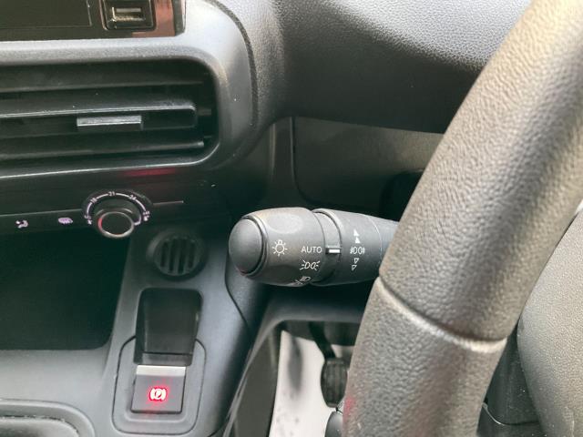 2022 Peugeot Partner 1000 1.5 Bluehdi 100 Professional Premium Van (NV71XGS) Image 27