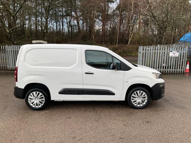 2022 Peugeot Partner 1000 1.5 Bluehdi 100 Professional Premium Van (NV71XGS) Image 15