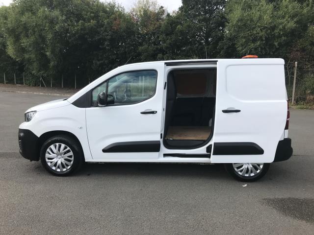 2022 Peugeot Partner 1000 1.5 Bluehdi 100 Professional Premium Van (NV71XHL) Image 4