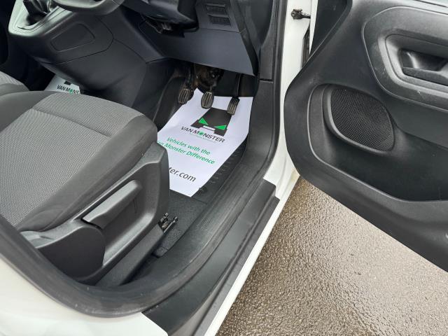 2022 Peugeot Partner 1000 1.5 Bluehdi 100 Professional Premium Van (70MPH speed limiter) (NV71XKA) Image 17