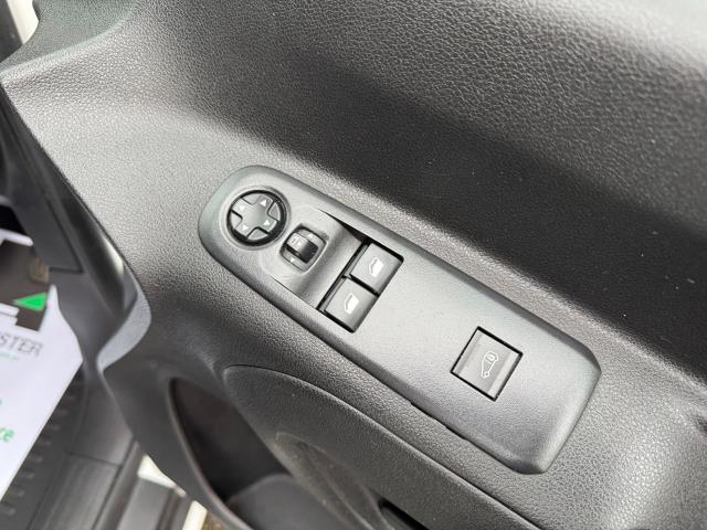 2022 Peugeot Partner 1000 1.5 Bluehdi 100 Professional Premium Van (70MPH speed limiter) (NV71XKA) Image 19