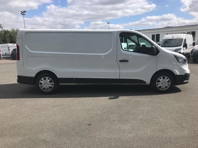 2022 Renault Trafic Ll30 Blue Dci 130 Business+ Van (NV72BZF) Image 11