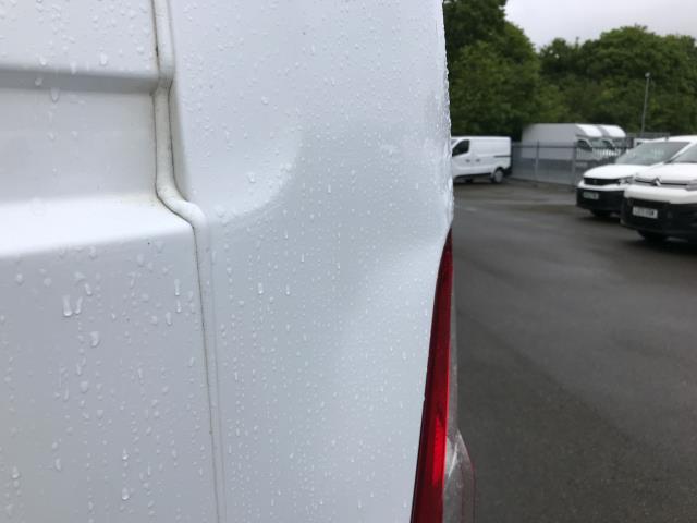 2022 Renault Master Lm35dci 135 Business+ Medium Roof Van (NV72DNJ) Image 27