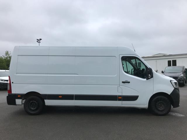 2022 Renault Master Lm35dci 135 Business+ Medium Roof Van (NV72DNJ) Image 10