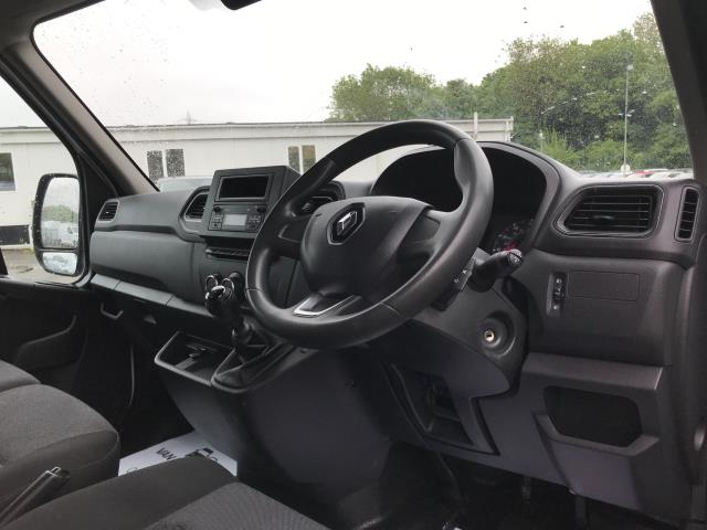 2022 Renault Master Lm35dci 135 Business+ Medium Roof Van (NV72DNJ) Image 13