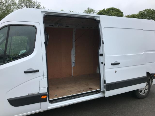2022 Renault Master Lm35dci 135 Business+ Medium Roof Van (NV72DNJ) Image 15