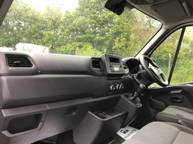 2022 Renault Master Lm35dci 135 Business+ Medium Roof Van (NV72DNJ) Image 14