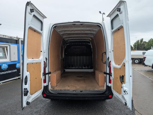 2022 Renault Master Lm35dci 135 Business+ Medium Roof Van (NV72FVR) Image 9