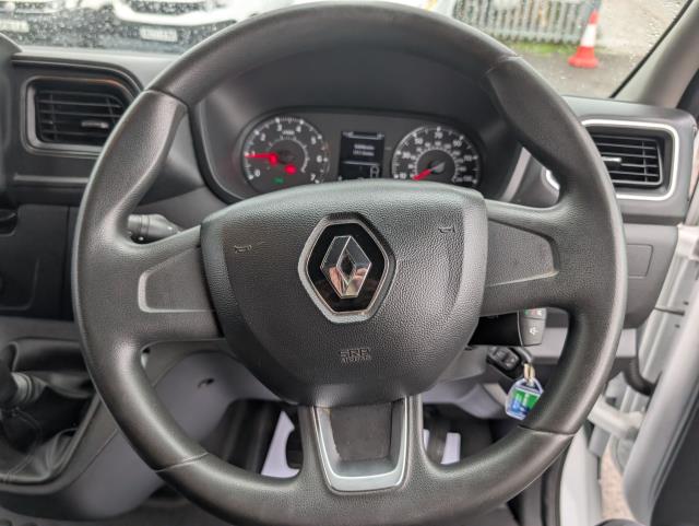 2022 Renault Master Lm35dci 135 Business+ Medium Roof Van (NV72FVR) Image 18