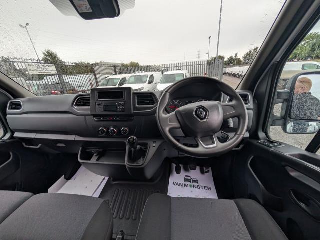 2022 Renault Master Lm35dci 135 Business+ Medium Roof Van (NV72FVR) Image 15