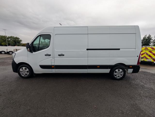 2022 Renault Master Lm35dci 135 Business+ Medium Roof Van (NV72FVR) Image 6