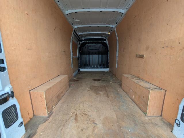 2022 Renault Master Lm35dci 135 Business+ Medium Roof Van (NV72FVR) Image 10