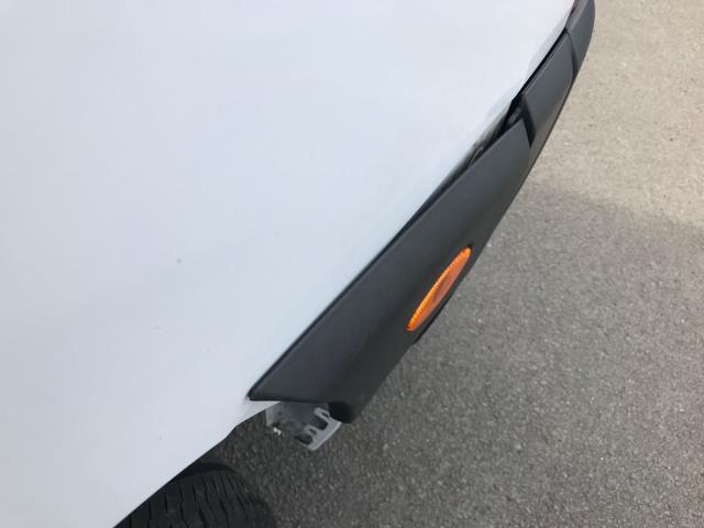 2022 Renault Master Lm35dci 135 Business+ Medium Roof Van (NV72HXS) Image 31