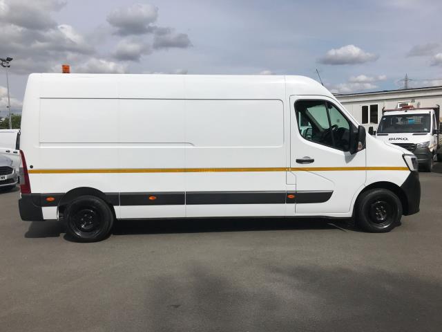 2022 Renault Master Lm35dci 135 Business+ Medium Roof Van (NV72HXS) Image 12