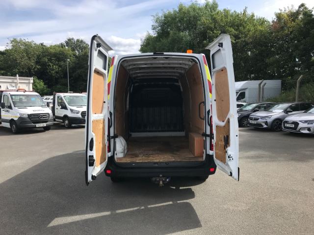 2022 Renault Master Lm35dci 135 Business+ Medium Roof Van (NV72HXS) Image 10