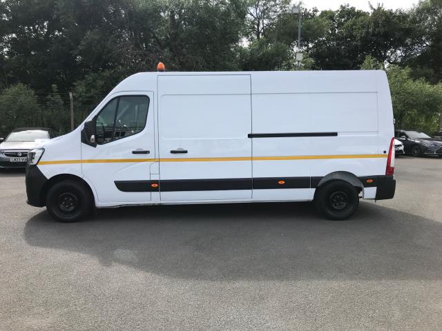 2022 Renault Master Lm35dci 135 Business+ Medium Roof Van (NV72HXS) Image 5