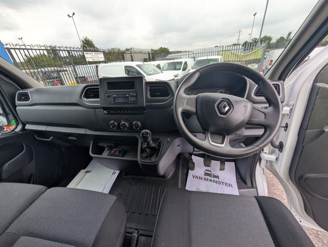 2022 Renault Master Lm35dci 135 Business+ Medium Roof Van (NV72HZM) Image 23