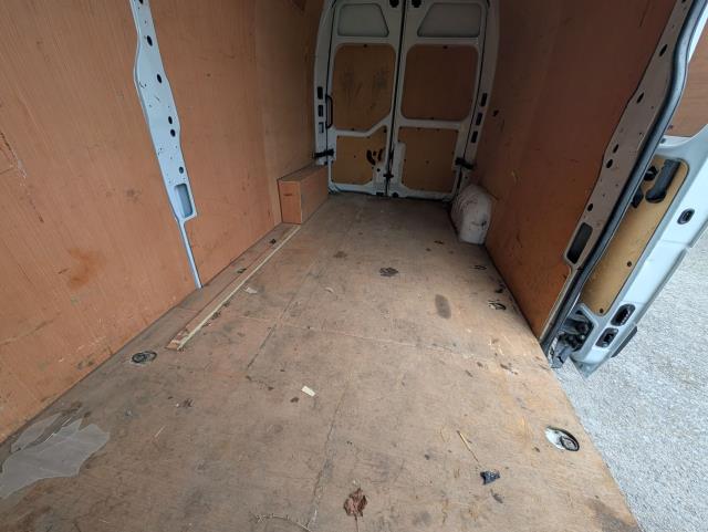 2022 Renault Master Lm35dci 135 Business+ Medium Roof Van (NV72HZM) Image 8
