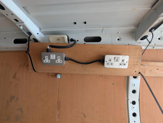 2022 Renault Master Lm35dci 135 Business+ Medium Roof Van (NV72HZM) Image 34