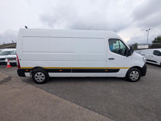 2022 Renault Master Lm35dci 135 Business+ Medium Roof Van (NV72HZM) Image 15