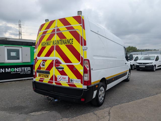2022 Renault Master Lm35dci 135 Business+ Medium Roof Van (NV72HZM) Image 14