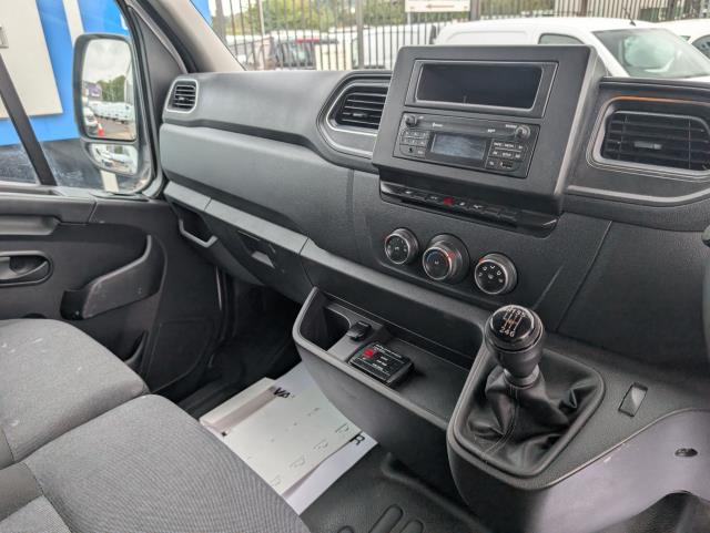 2022 Renault Master Lm35dci 135 Business+ Medium Roof Van (NV72HZM) Image 31