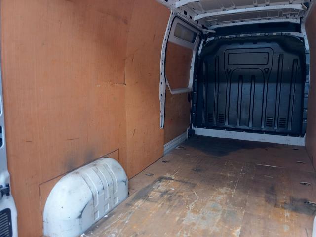 2022 Renault Master LM35 LWB MEDIUM ROOF DCI 135PS BUSINESS+  AIR CON (NV72KYU) Image 11