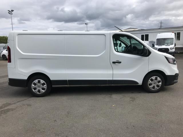 2023 Renault Trafic Ll30 Blue Dci 130 Business+ Van (NV72MBY) Image 13