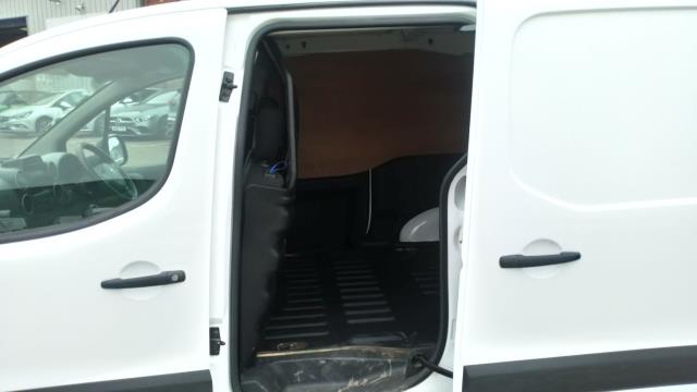 2018 Peugeot Partner 850 1.6 Bluehdi 100 Professional Van [Non Ss] (NX68WGP) Image 11