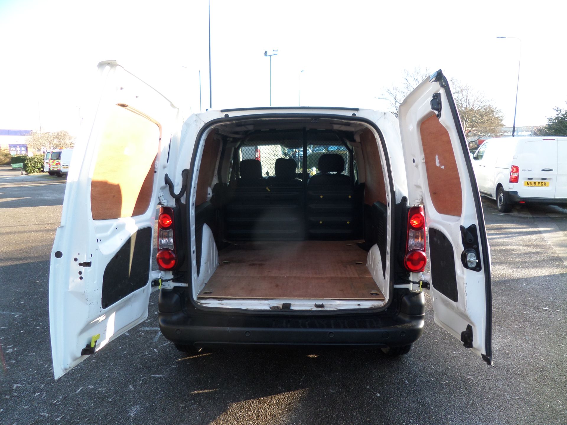 2018 Peugeot Partner 850 1.6 Bluehdi 100 Professional Van [Non Ss] Euro 6 (NX68YUC) Image 4