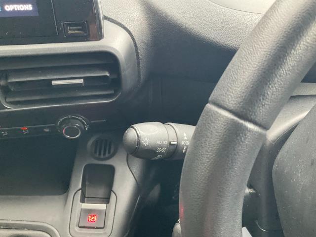 2019 Peugeot Partner 1000 1.5 Bluehdi 100 Professional Van (NX69XXN) Image 30