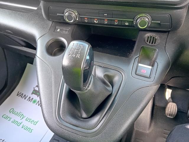 2019 Peugeot Partner L1 1000 1.5BLUE HDI 100PS PROFESSIONAL EURO 6 (NX69YBE) Image 16