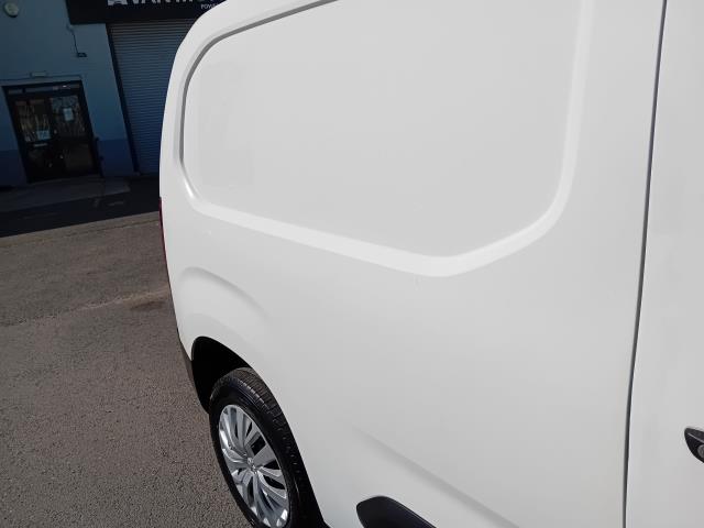 2019 Peugeot Partner L1 1000 1.5BLUE HDI 100PS PROFESSIONAL EURO 6 (NX69YBE) Image 8