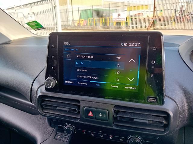 2019 Peugeot Partner L1 1000 1.5BLUE HDI 100PS PROFESSIONAL EURO 6 (NX69YBE) Image 14